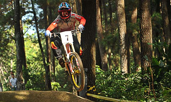 Bersepeda downhill yang membutuhkan ketrampilan khusus